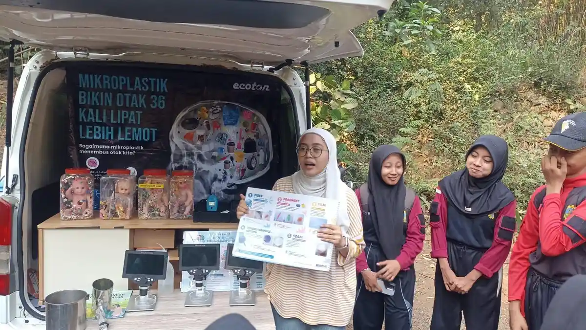 Sungai Gogor Jombang Terindikasi Tercemar, Pelajar Temukan 20 Partikel Mikroplastik