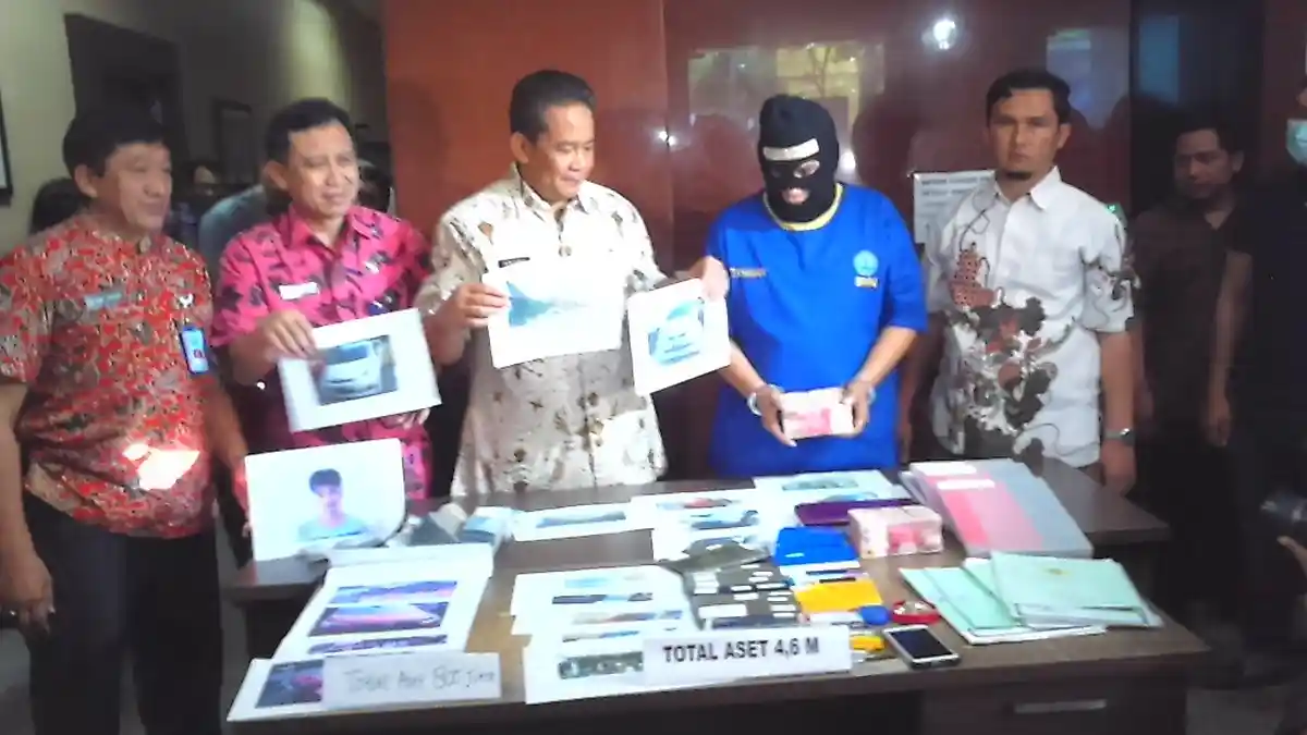 BNN Tangkap Kurir Narkoba dan Sita Uang Miliaran Rupiah