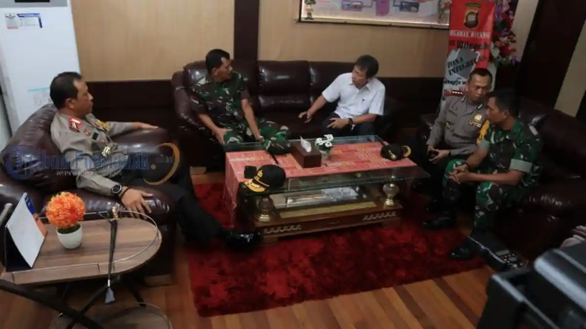 Sikapi Situasi Pasca Pilkada di Kalbar, Kapolda dan Pangdam Gelar Pertemuan Tertutup - pertemuan_20180702_202429.jpg