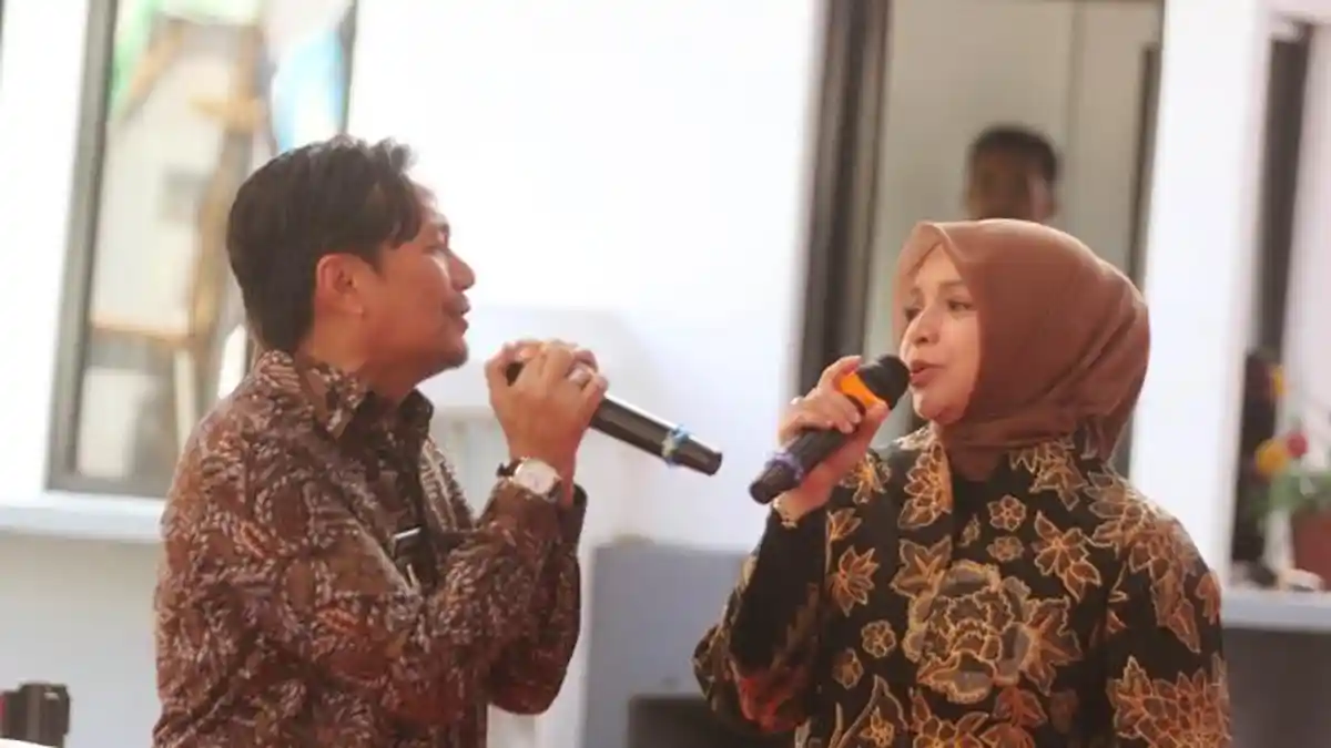 Gubernur Kalsel: BPost Mitra Pembangunan, Hasnuryadi dan Istri Sumbang Lagu