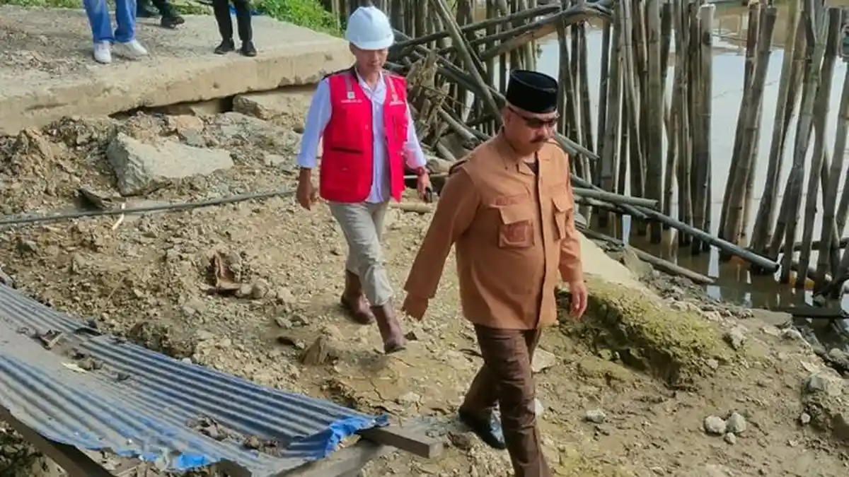 Setahun Jalan Longsor di Jembayan Tidak Diperbaiki, Bupati Kukar Edi Damansyah Kecewa