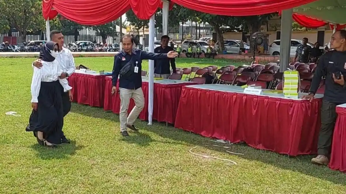 PPS Kudus Tumbang Tak Kuat Panas-panas saat Dilantik KPU di Lapangan Rendeng: Gladi Bersih Lama