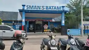 SMAN-5-Batam-pintu-sekolah-Sagulung.jpg