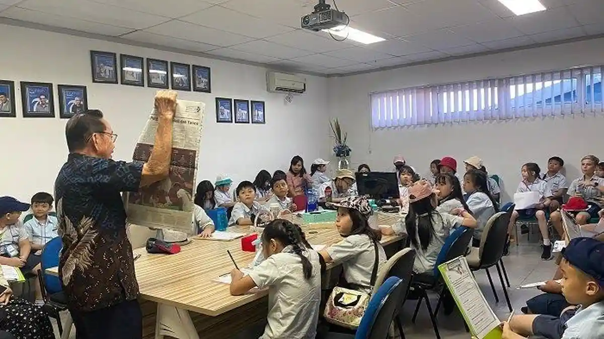 Jawaban Informatika kelas 4 Halaman 66: Contoh Aplikasi Yang Menggunakan Internet Adalah