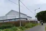 Pengendara-melintas-di-depan-lokasi-pembangunan-gedung-baru-LP-Kelas-IIB-Blitar.jpg