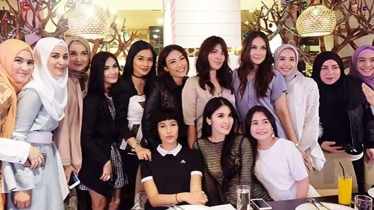 Para Selebriti Cantik Ini Bikin Video Mannequin Challenge, Gara-gara Dian Sastro Malah Jadi Gagal