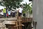 Wakil-Wali-Kota-Surabaya-saat-mengecek-proyek-pembangunan-infrastruktur.jpg