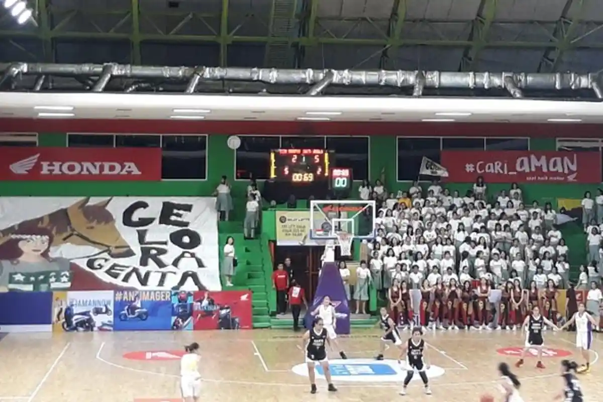 Baliho Raksasa di DBL Jakarta Championship Series, Cara Murid Santa Ursula Dukung teman-temannya