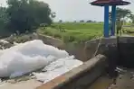 Kondisi-sungai-di-dekat-Bendung-Bibis-Kecamatan-Margorejo-Pati-yang-dipenuhi-busa.jpg