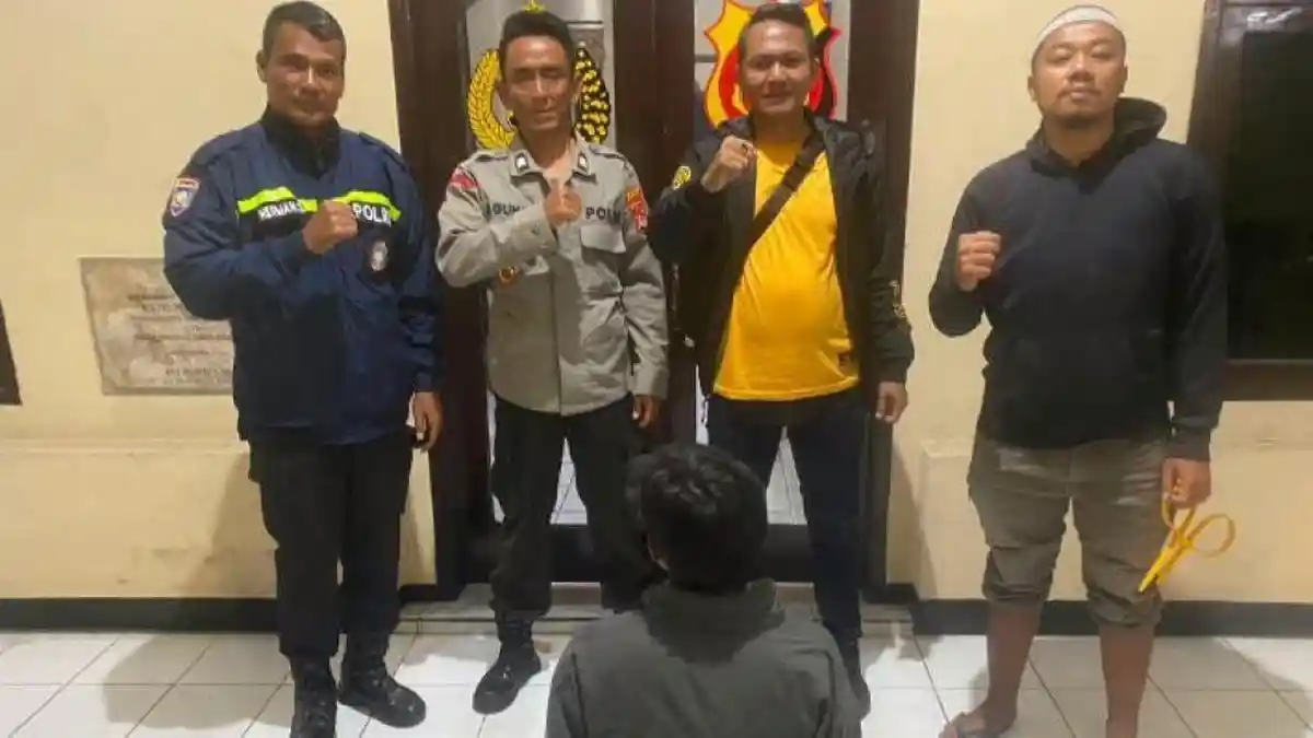 Polisi Ringkus Copet Handphone Bobotoh saat Konvoi Persib Hattrick Juara di Jatinangor Sumedang