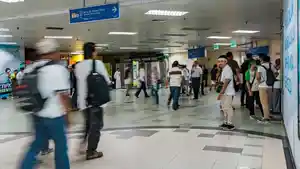 Ilustrasi-aktivitas-di-stasiun-warga-jakarta.jpg