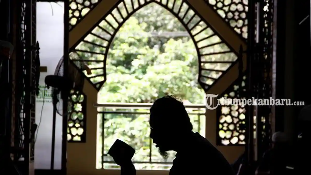 Bacalah Surat Al Kahfi Pada Jumat, Ini Waktu Terbaik dan Keutamaannya Sesuai Tuntunan Agama