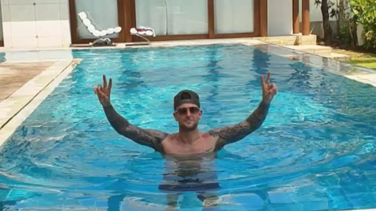 Aaron Evans Pamer Kondisi Tangan yang Mulai Membaik