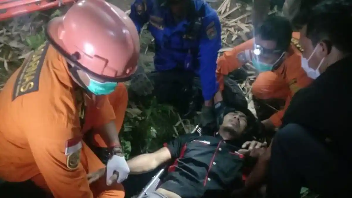Pria Ini Terjatuh dari Jembatan Lengsi Magelang, Tim SAR Diturunkan untuk Evakuasi