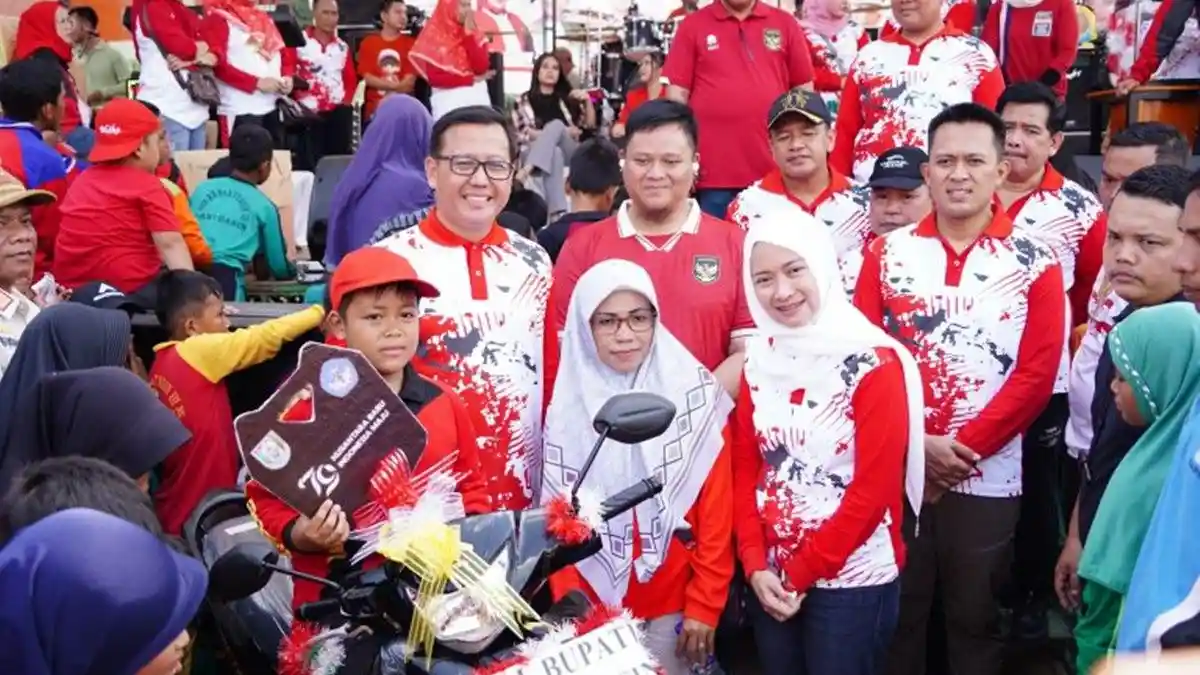 Pj Bupati Banyuasin Muhammad Farid Lepas Ribuan Peserta Jalan Sehat di Pangkalan Balai