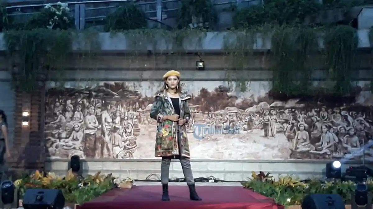 Tukad Badung Berubah Jadi Catwalk, 68 Model Berlenggak-lenggok Lincah
