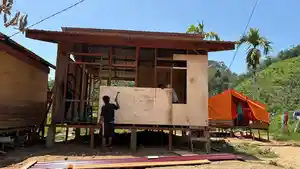 HUNTARA-Sejumlah-penyintas-banjir-tinggal.jpg