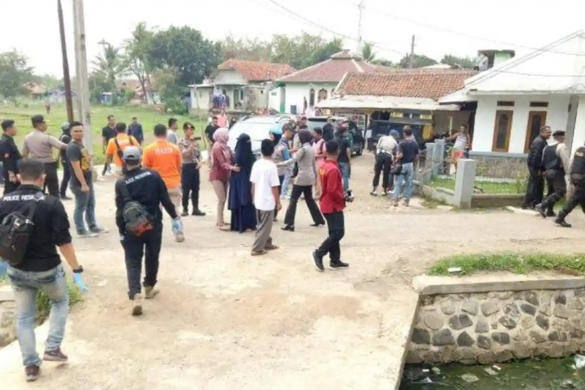 Tidak Takut Saat Ditangkap Densus 88, Perempuan Ini Bentak Polwan: Apa Buktinya Saya Bawa Bom?