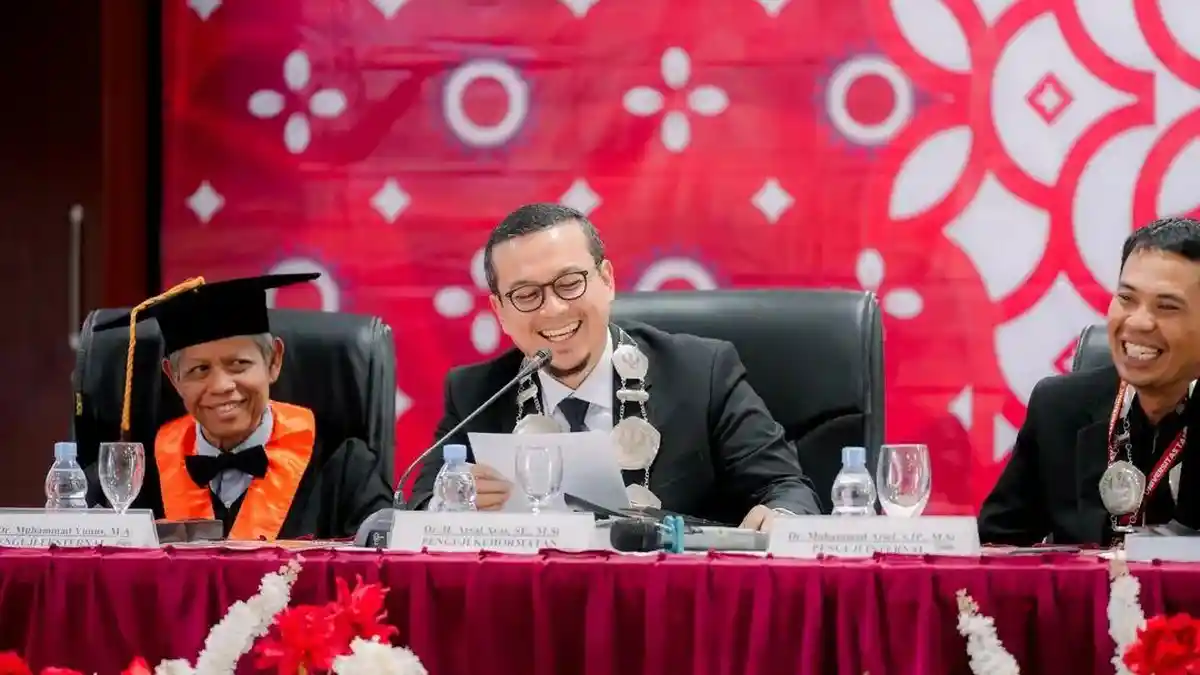 Bupati Mamuju Tengah Jadi Penguji Kehormatan Promosi Doktor Promovendus Kaji Pemberdayaan Petani