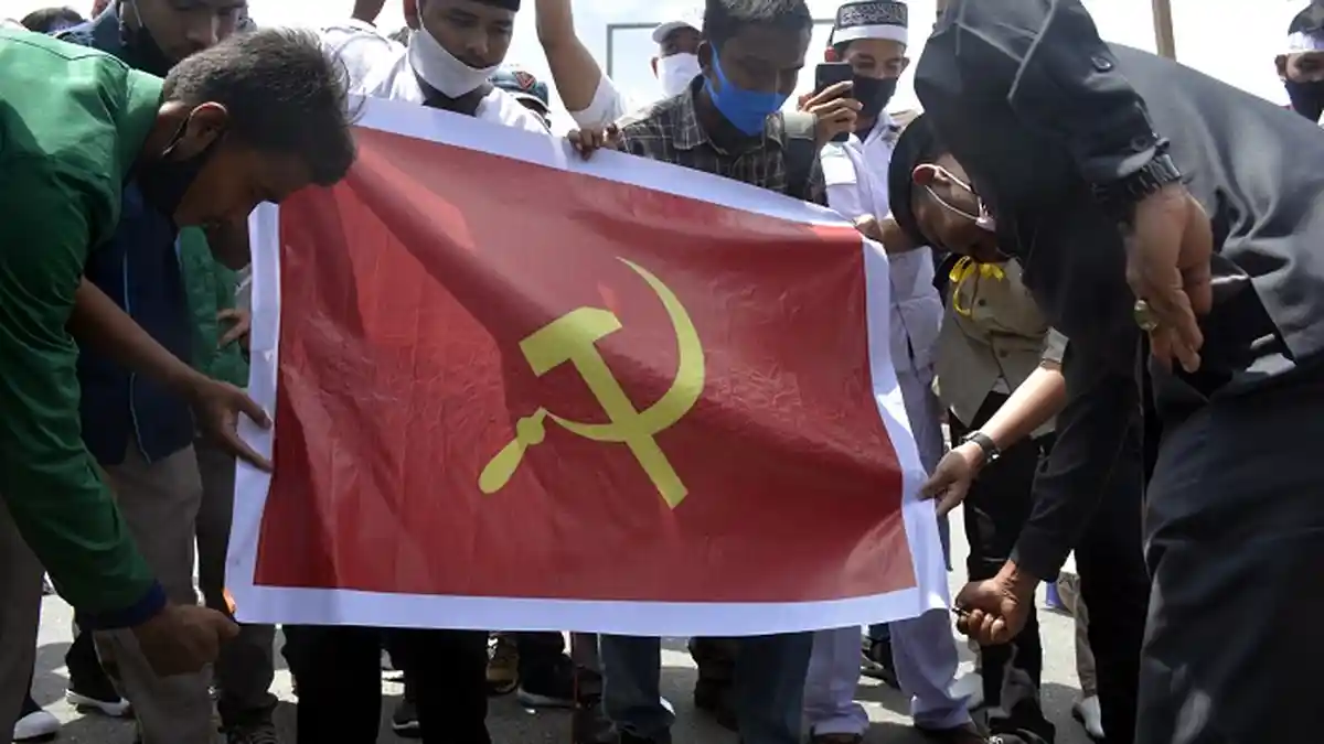 Aksi Demo Diwarnai Pembakaran Bendera Berlambang Palu Arit di Meulaboh, Ini Tuntutan Mahasiswa