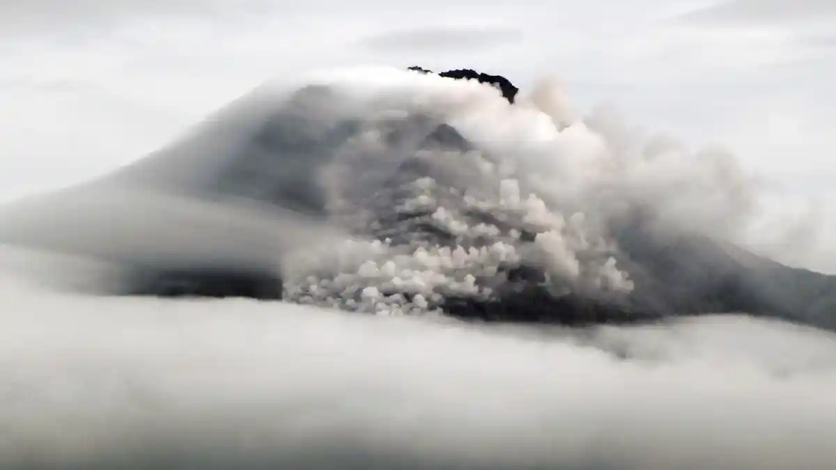 Pantau Kondisi Terkini Gunung Merapi, 27 Januari 2021 secara Online: Ada Semburan Awan Panas