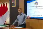 Mardi-Santoso-berikan-arahan-kepada-staf-awal-menjabat-kepala-Lapas-Kedungpane.jpg