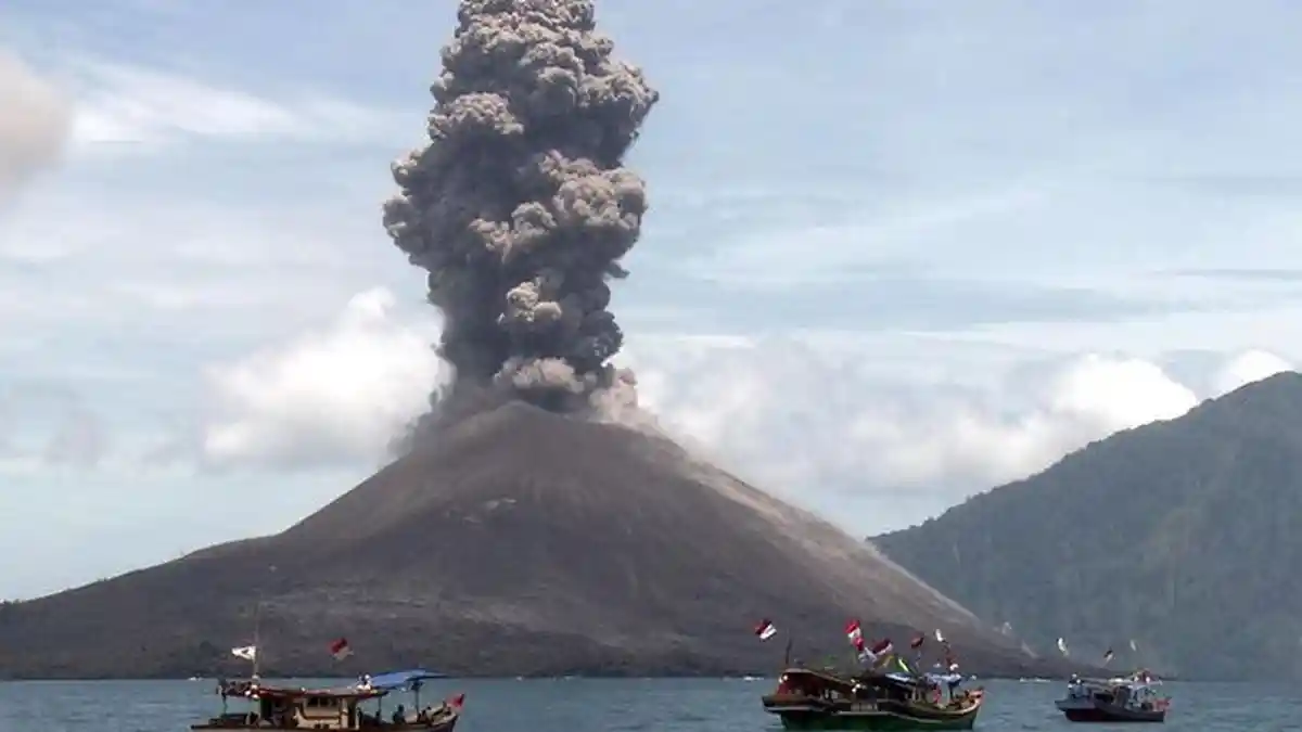 TRIBUNWIKI: Gunung Krakatau Jadi Trending, Simak Sejarahnya, Di Sini Lokasinya