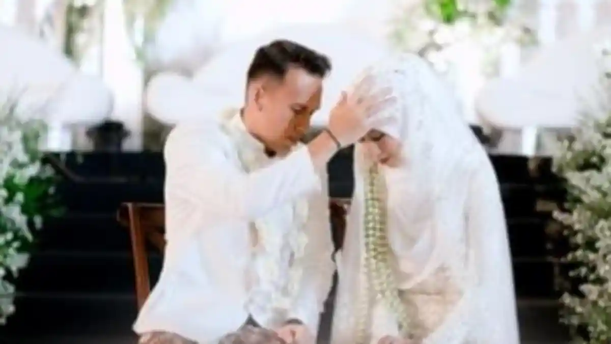 Doa Memegang Ubun-ubun Istri Setelah Akad Nikah Arab, Latin dan Artinya
