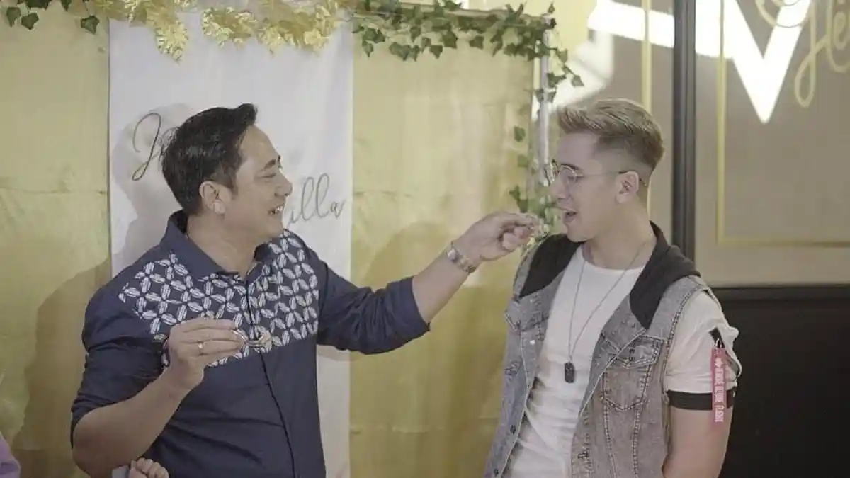 Sang Ayah Ultah, Verrell Bramasta Unggah Video Masa Kecil Dimanja Ivan Fadilla dan Venna Melinda