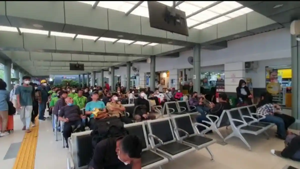 Ribuan Pemudik Bertolak ke Kampung Halaman dari Stasiun Gambir dan Pasar Senen