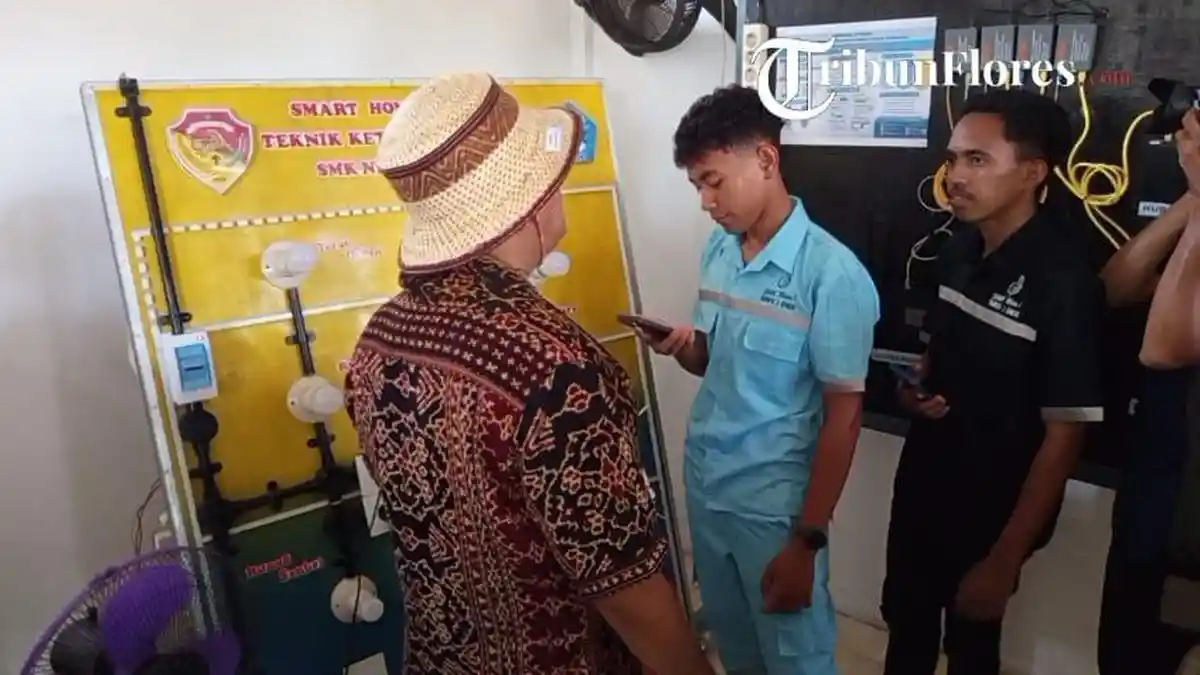 20 Karya Rakitan Siswa SMKN 2 Ende Jadi Sorotan di NTT Mart by OSOP
