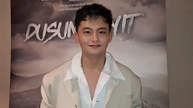 Randy Martin Cedera Tulang Belikat Akibat Gendong Ersya Aurelia Saat Syuting Film 'Dusun Mayit'