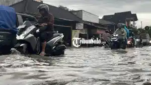banjir-puluhan-motor-mogok.jpg