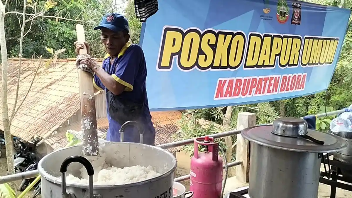 Sudah 7 Hari Api Bekas Kebakaran Sumur Minyak di Gandu Blora  Belum Padam, Warga Masih Ngungsi