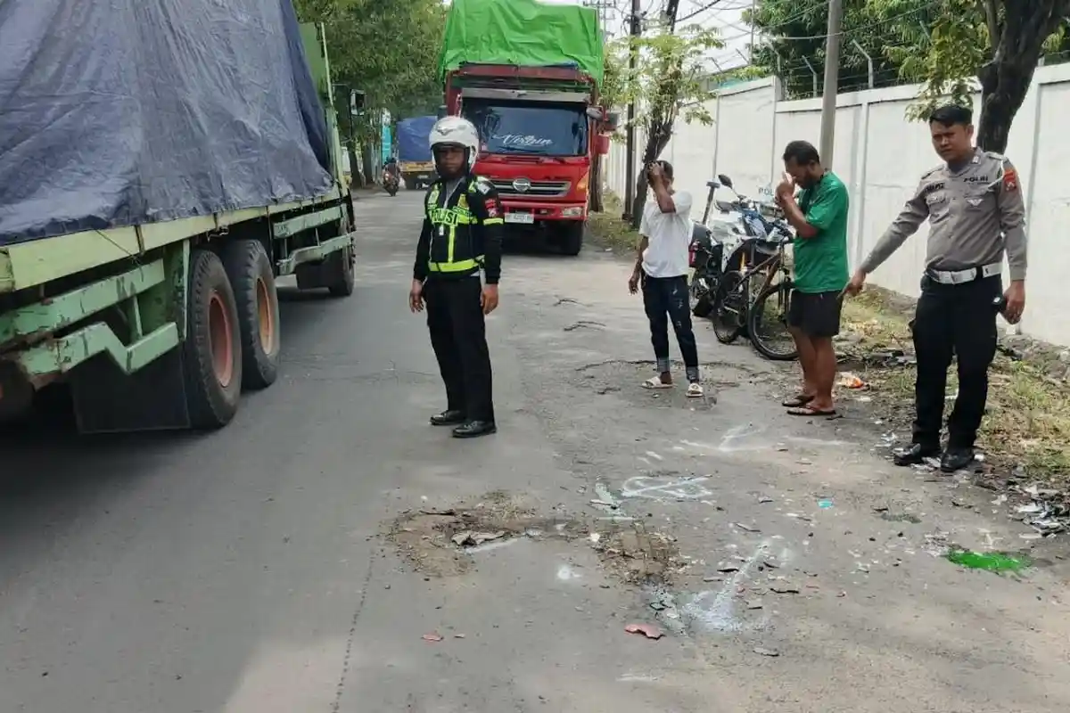 Gagal Menyalip, Pemotor Aerox Tabrak Motor Jupiter di Gresik, 1 Orang Tewas di RS