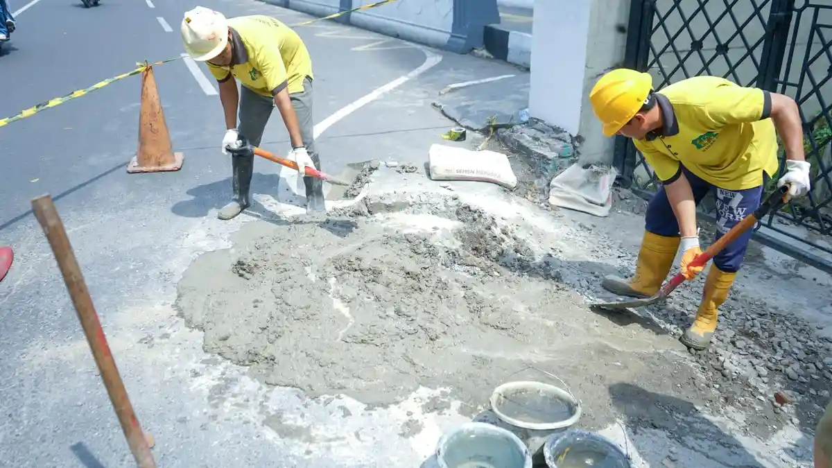 Pemko Medan Tindaklanjuti Aduan Warga di Medsos, Lubang Besar di Jalan Raden Saleh Ditutup