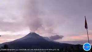 Gunung-Lewotobi-Laki-laki-Hari-Ini-1-Kali-Gempa-Arah-Angin-ke-Barat-Daya-dan-Barat.jpg
