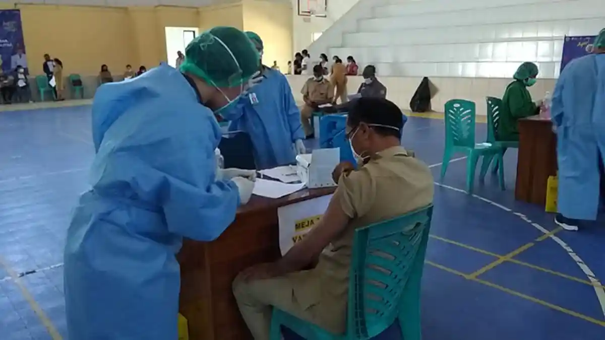 678 Lansia di Kabupaten Mabar Telah Terima Vaksin Dosis Pertama