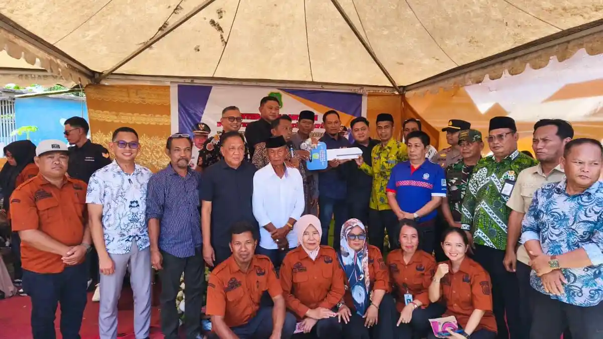 Bupati Sidrap Datangkan Truk Sampah Baru untuk Warga Tellu Limpoe