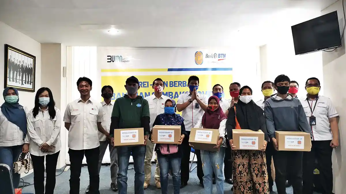 FOTO: BTN-REI Salurkan Sembako ke Masyarakat Perumahan Terdampak Covid-19