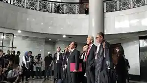 Ganjar-Pranowo-Mahfud-MD-hadir-bersama-di-MK.jpg