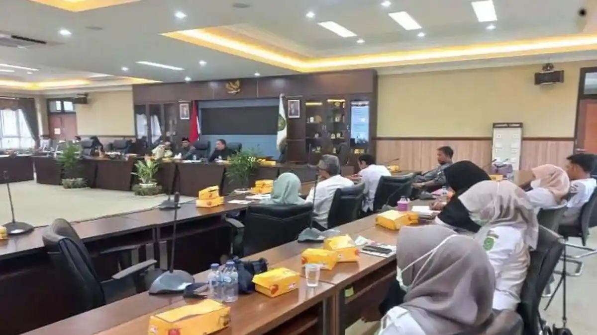 Puluhan Tenaga Honorer Mengadu ke DPRD Kukar, Pertanyakan Kejelasan Nasib