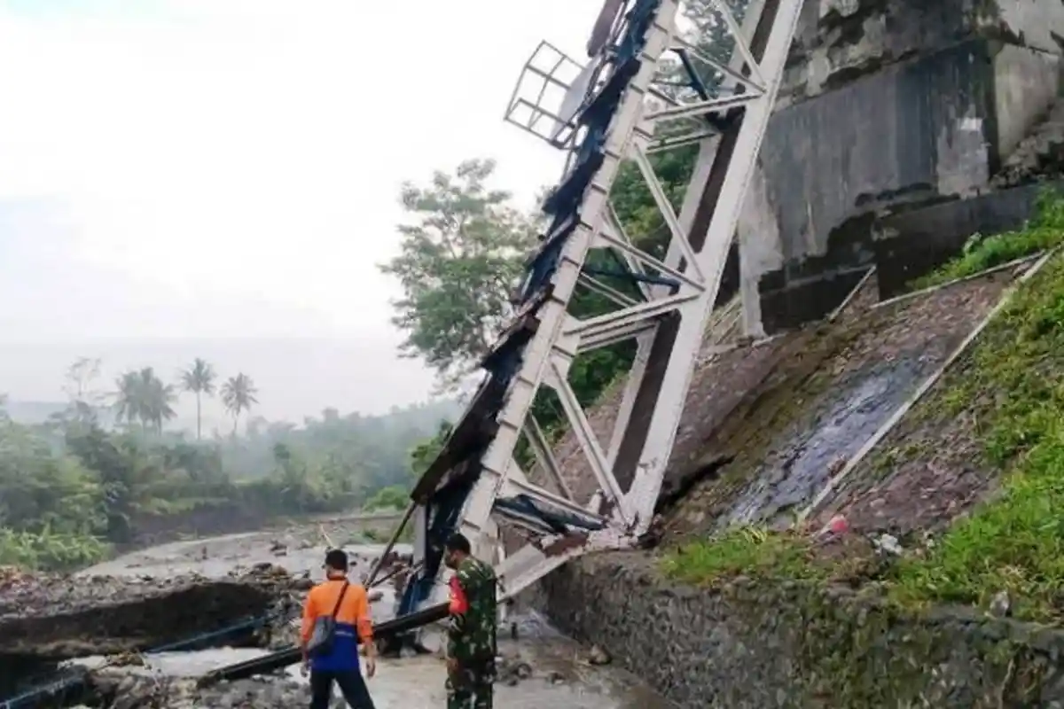 Jembatan Rel Kereta Api di Brebes Putus, Perjalanan Rute Jakarta-Yogya-Solo Terganggu