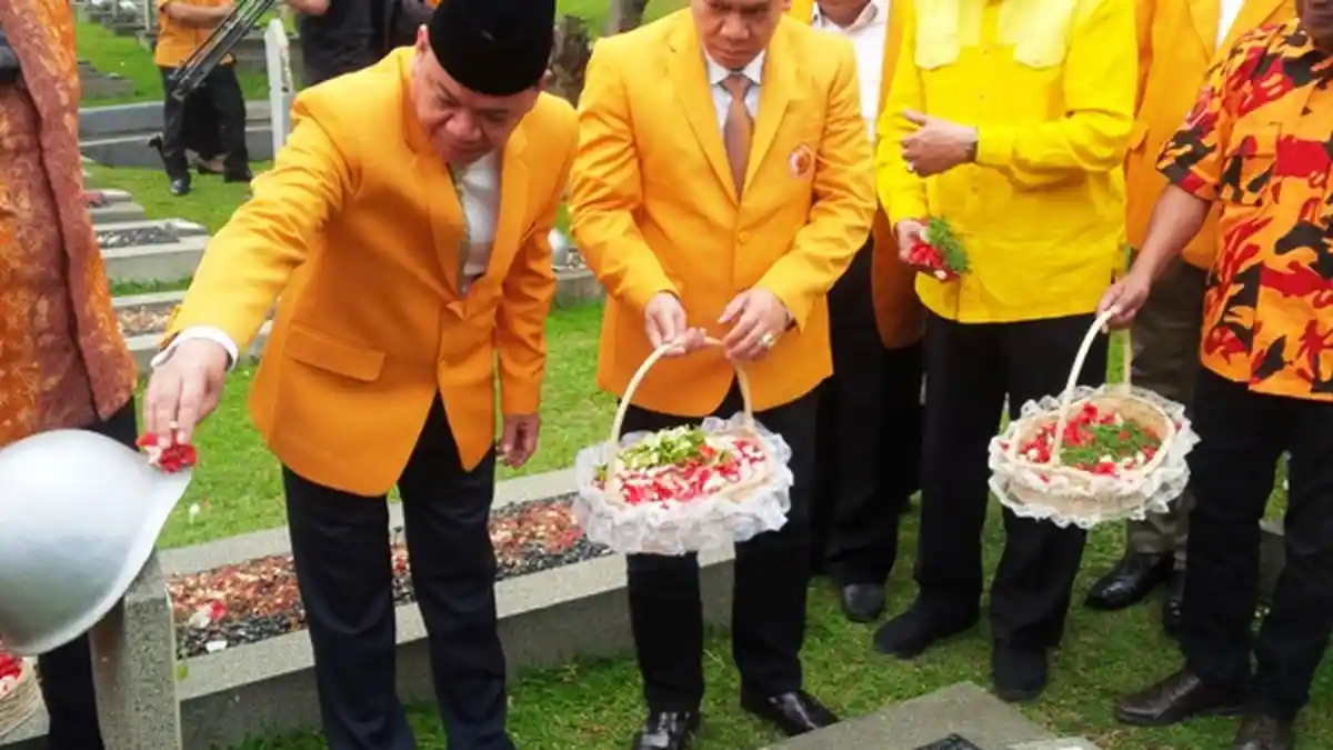 Setiap ke TMP Kalibata, Ketum MKGR Berziarah ke Makam Jenderal Besar TNI Ini