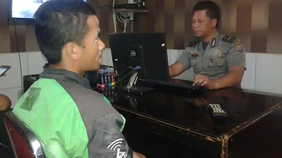 Sejumlah Sopir Angkot Keroyok Pengemudi Gojek di Samarinda