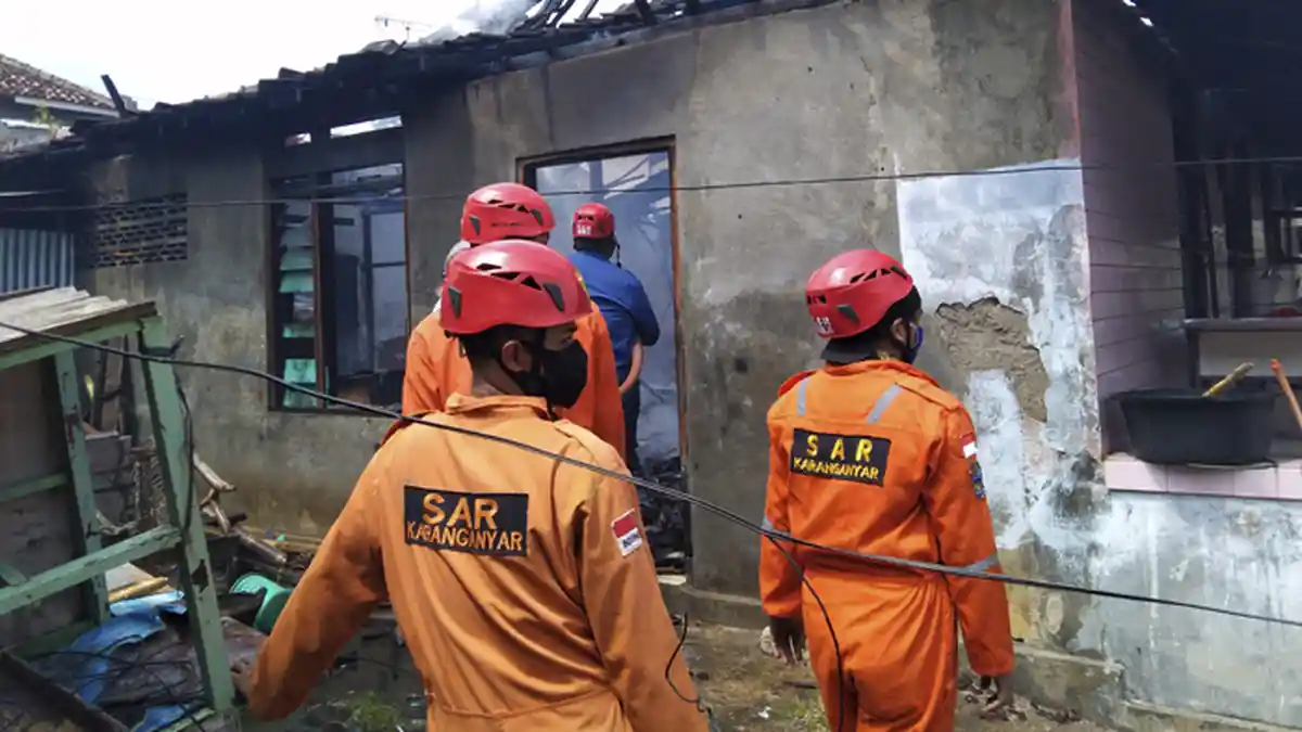 Kontrakan Cangakan Karanganyar Ludes Terbakar, Percikan Arus Listrik Pendingin Diduga Jadi Penyebab