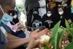 Pemakaman Komedian Sapri Pantun Banyak Dihadiri Artis