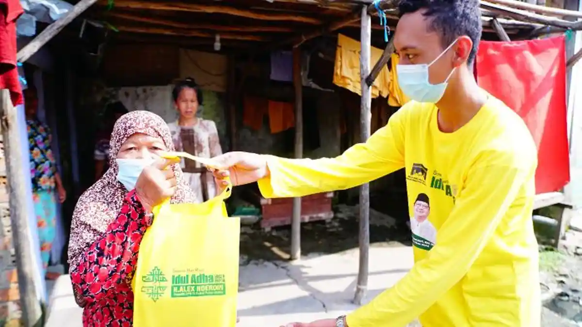 Ringankan Beban Masyarakat di Masa PPKM, Begini Bingkisan Daging Kurban ala Alex Noerdin