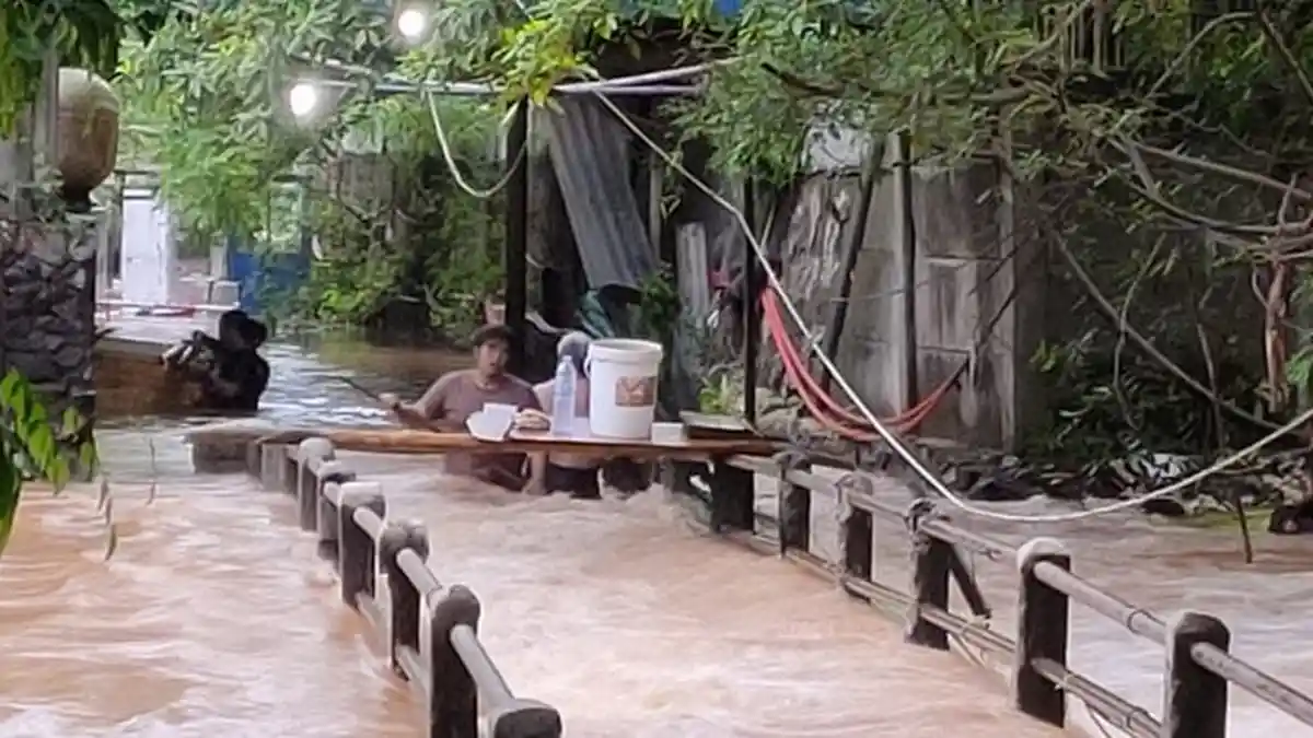 Diguyur Hujan Deras Pagi hingga Siang, 17 Titik di Jakarta Banjir