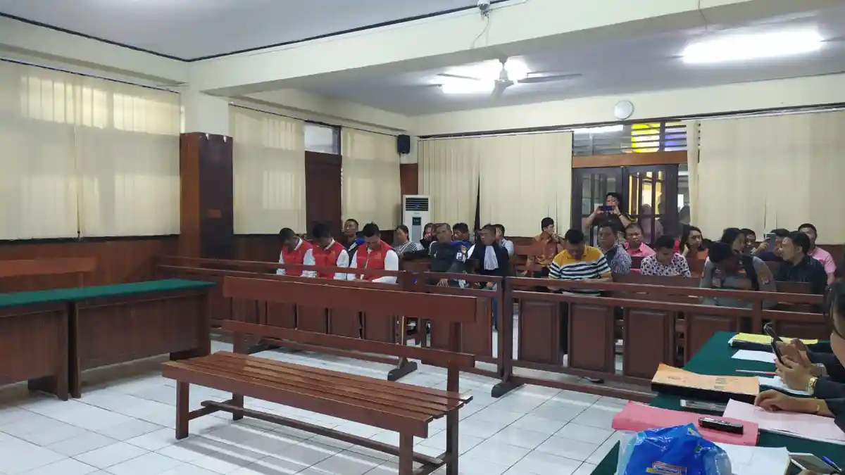 BREAKING NEWS: Sidang Pemeriksaan Saksi Pembunuhan Anggota TNI AD Kopda Lucky Digelar di PN Manado